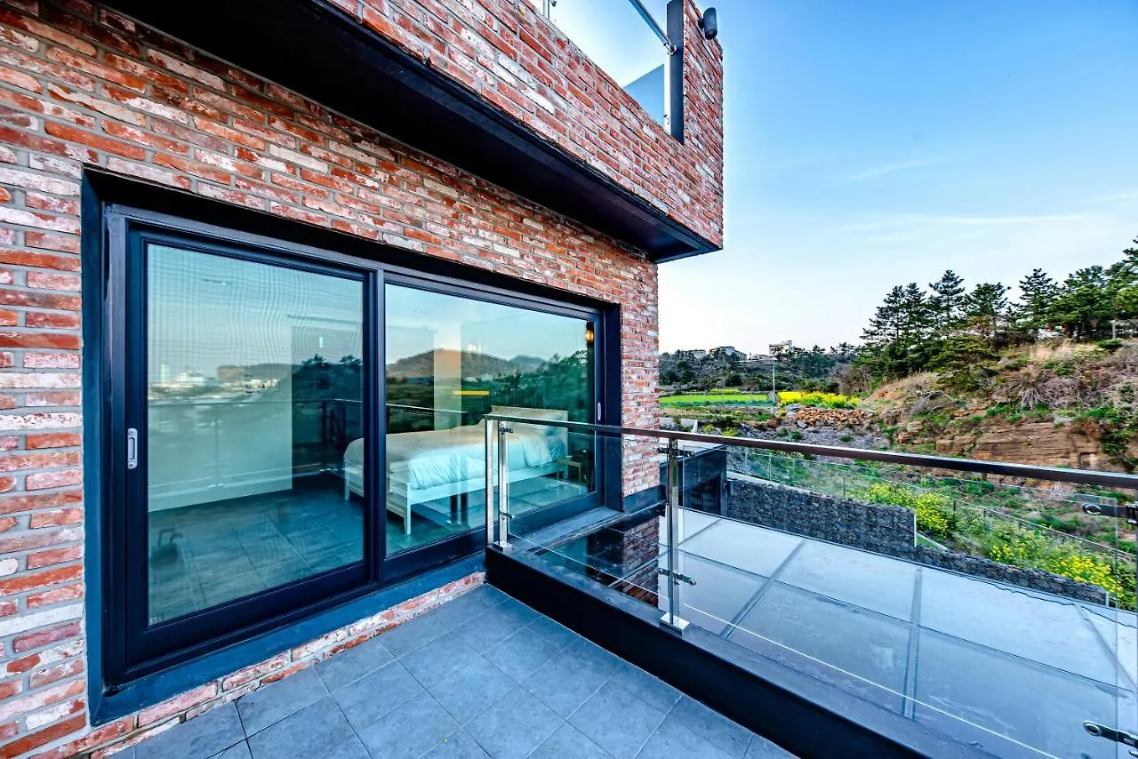 Ocean Brick Pool Villa Seogwipo 0*,